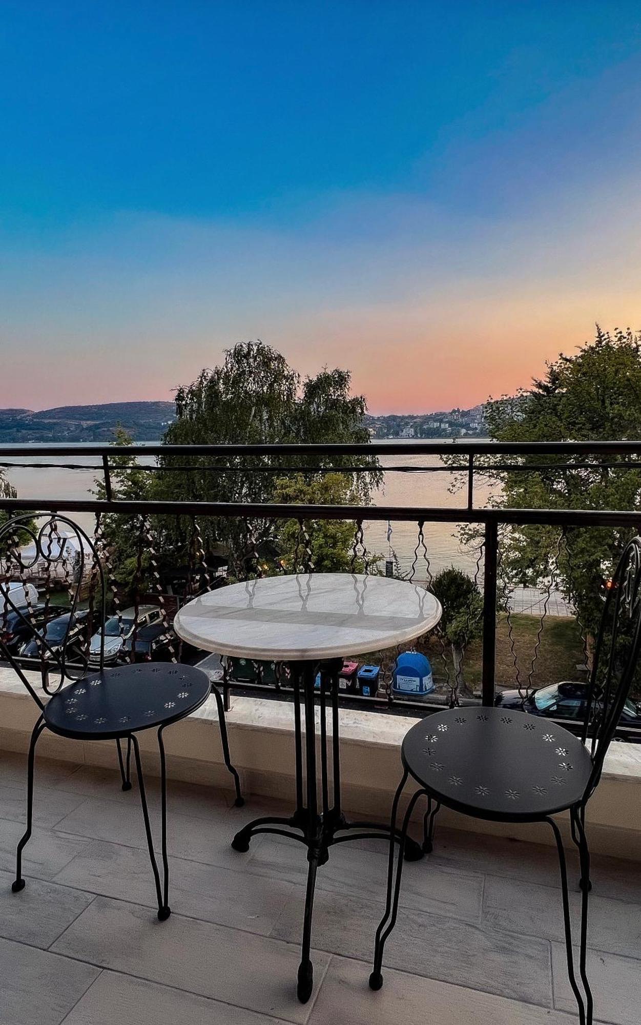 Casa Bianca Luxury Lakefront 2br 2ba * Kastoria