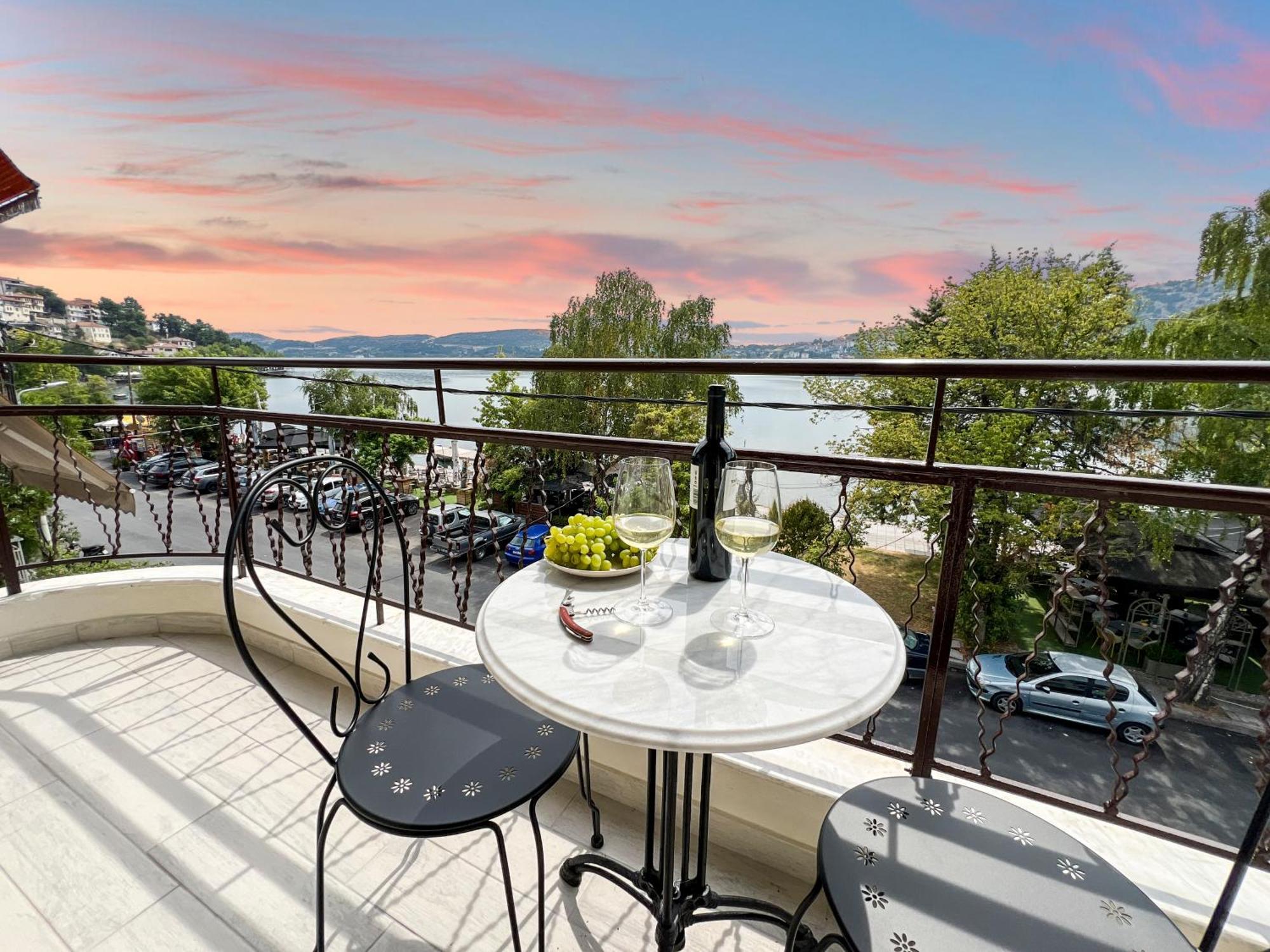 Apartment Casa Bianca Luxury Lakefront 2br 2ba