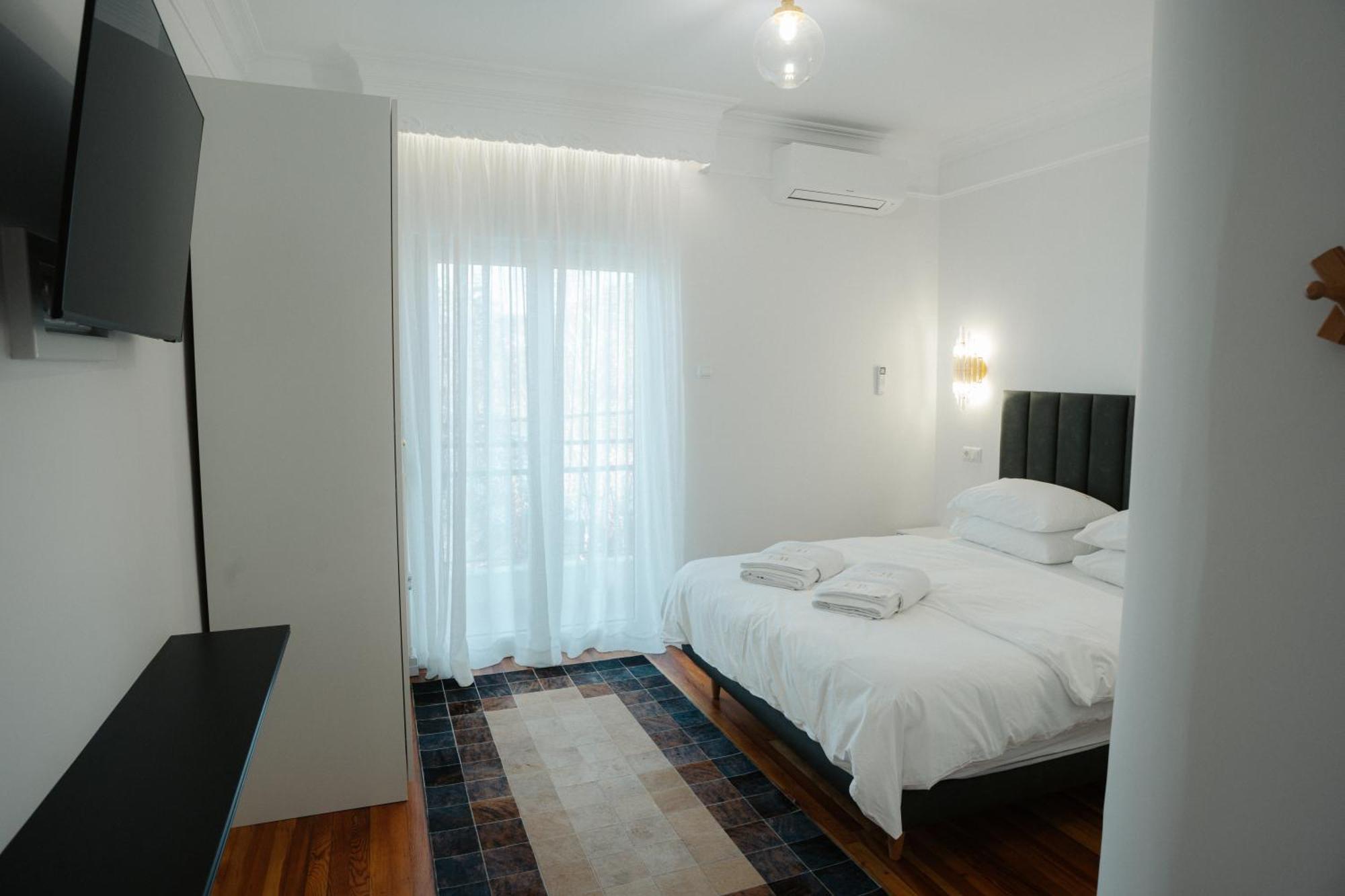 Casa Bianca Luxury Lakefront 2br 2ba * Kastoria
