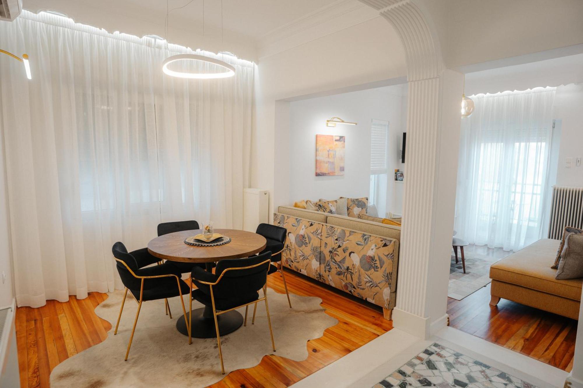 Casa Bianca Luxury Lakefront 2br 2ba *