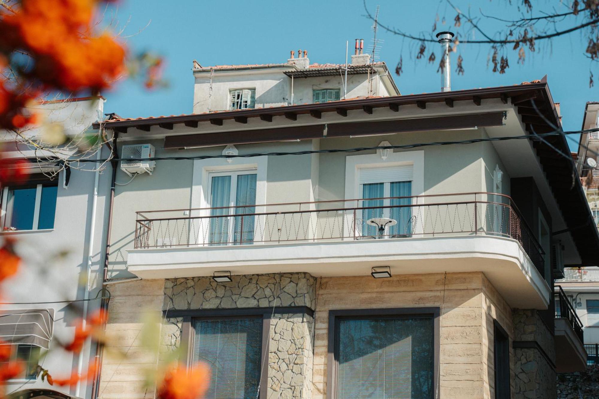 Casa Bianca Luxury Lakefront 2br 2ba Apartment *