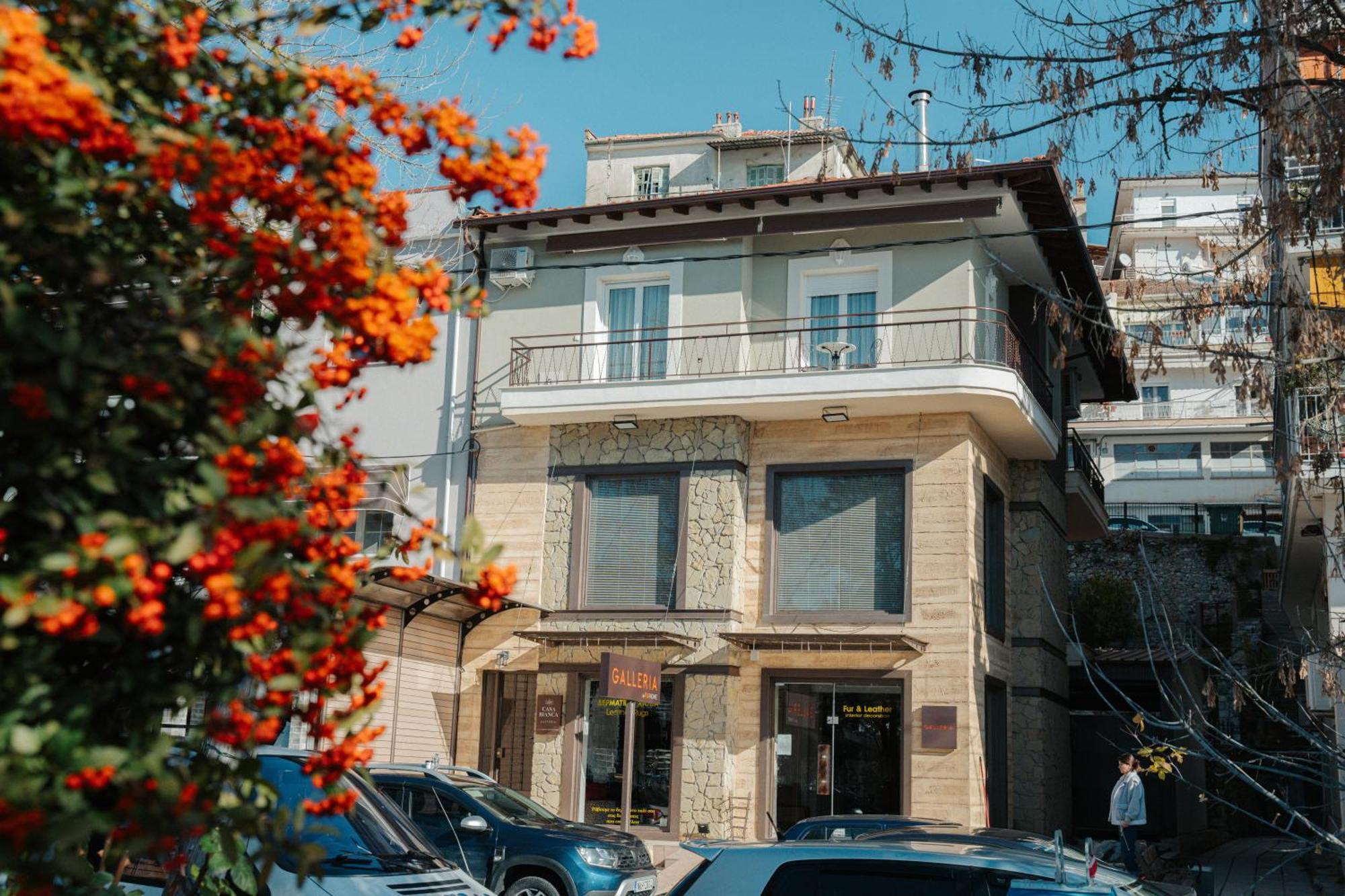 Casa Bianca Luxury Lakefront 2br 2ba Kastoria
